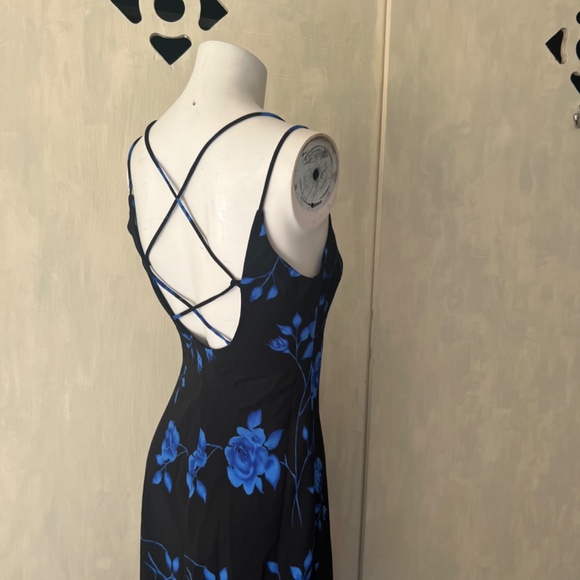 Vintage floral cross back maxi dress - Picture 3 of 12